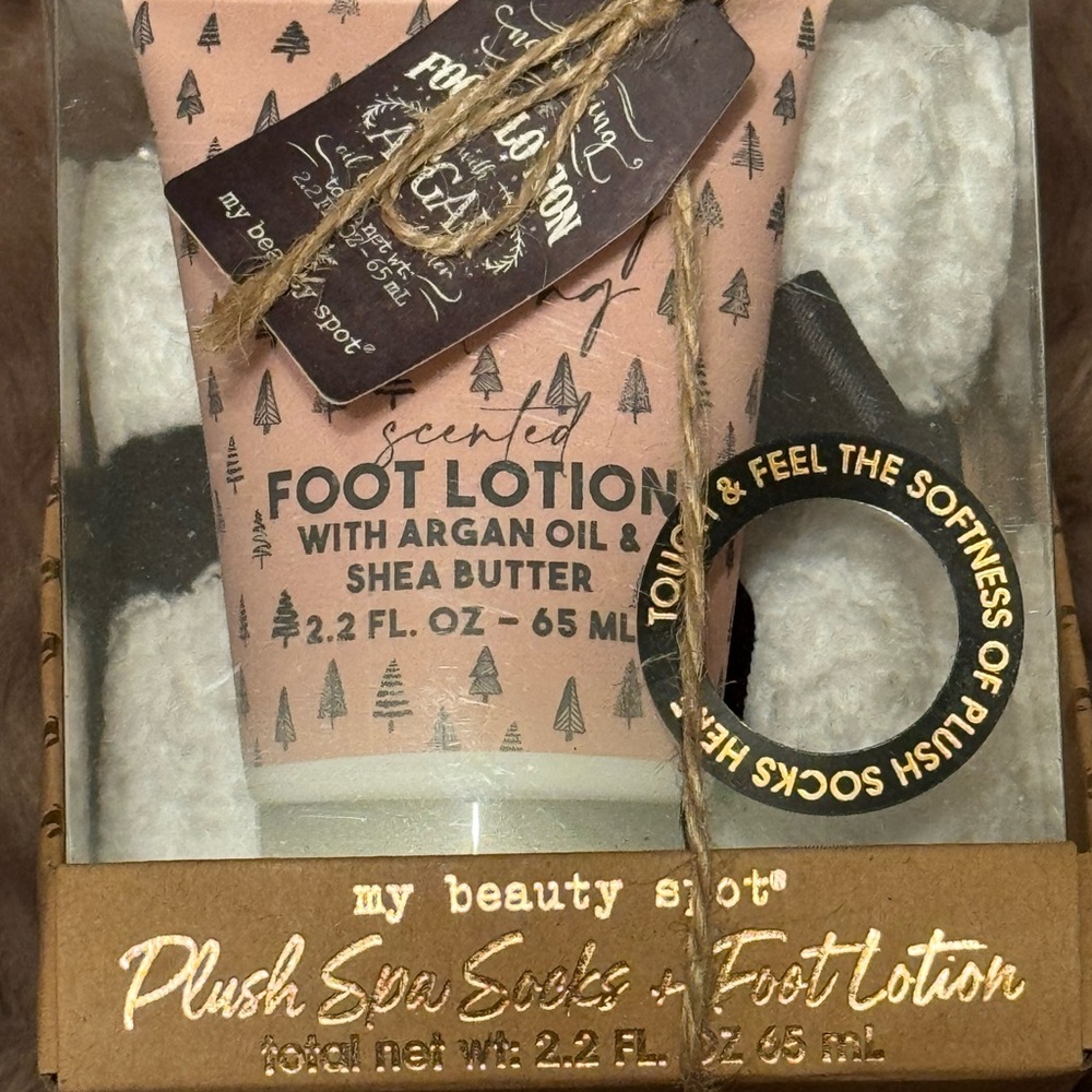Scented Foot Lotion Set with Socks - Picture 2 of 3